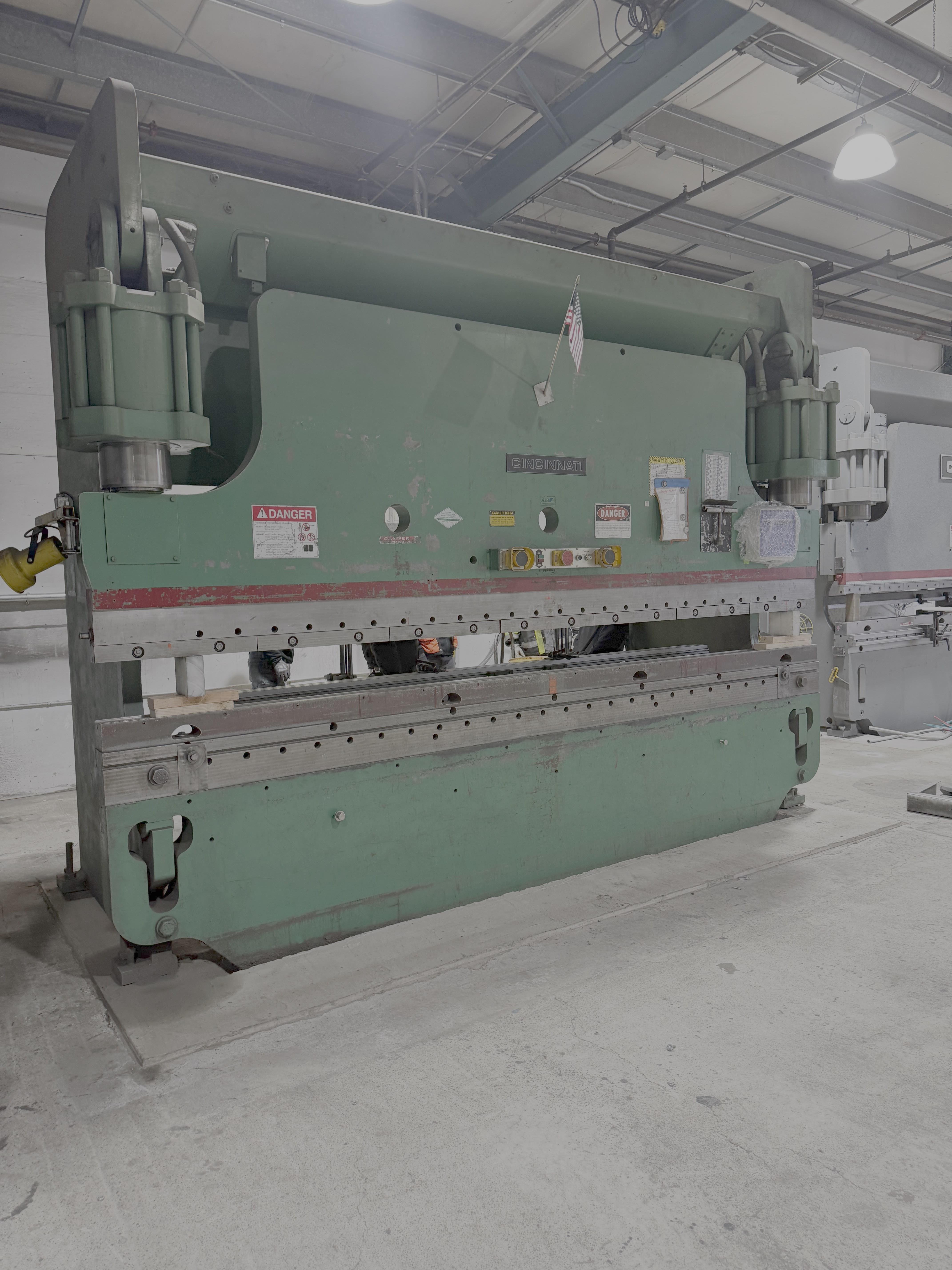 350 Ton X 14’ Cincinnati Model 350CB CNC Press Brake